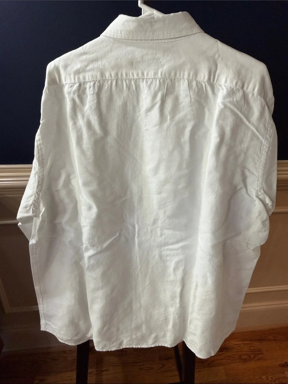 Banana Republic Men’s White Button-Down Linen Shirt